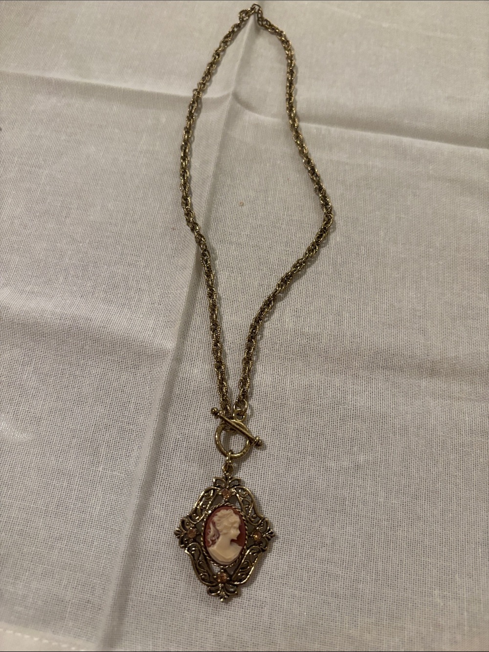 1928 Gold-Tone Cameo Pendant Necklace with Cream and Pink Cameo